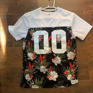 Byas short sleeved shirt. Worn once. Small!